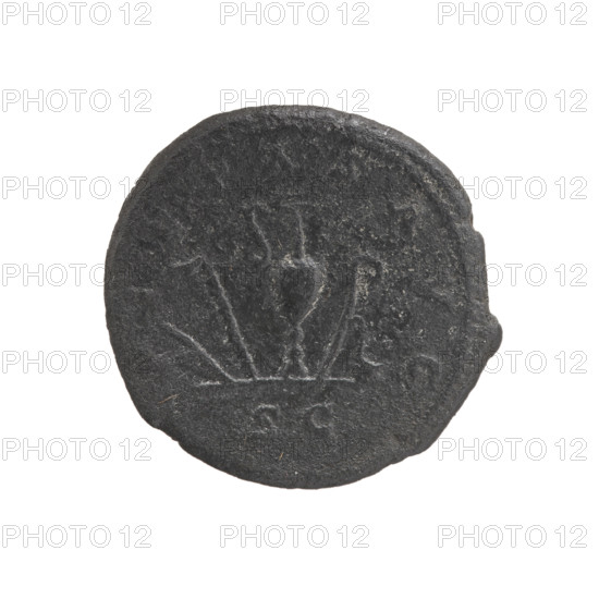 Dupondius, Commodus (ca. 175–176). Obverse: Bust of young Commodus without a covering, with drapery on the left shoulder, legend 'COMMODO CAES AVG FIL GERM SARM'. Reverse: Sacred utensils, from the left: knife (secespita), sprinkler (aspergillum), jug (capis), crosier (lituus) and dipper (simpulum), legend 'PIETAS AVG', mint mark 'SC' in section. Roman Empire, Rome; bronze coin; diameters 25.0 mm and 26.5 mm; weight 11.57 g; axis 180°.