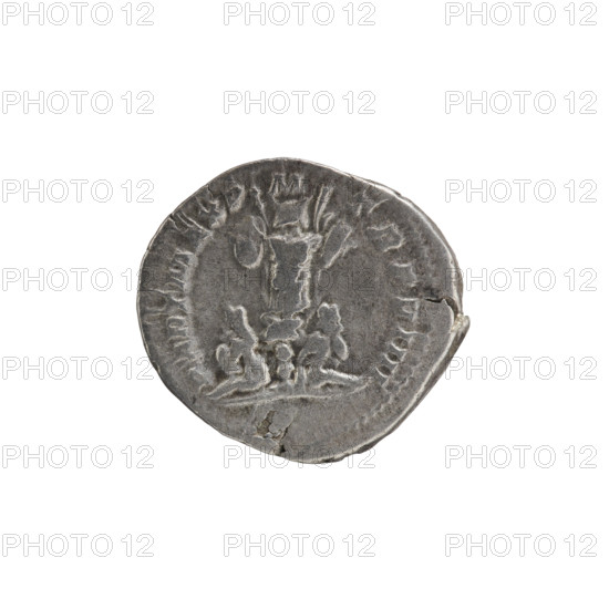 Denarius, silver coin depicting trophies and prisoners; Emperor Septimius Severus (146–211). Obverse: SEVERVS PIVS AVG — head of Septimius Severus in a laurel wreath facing right, beaded edge. Reverse: PART MAX P M TR P V III — two prisoners with hands tied behind their backs, facing each other, seated on the ground beneath a trophy, beaded edge. Date: 201. Roman Empire (27 BC–476). Coin diameter ~18.5–19.5 mm; weight 3.49 g.