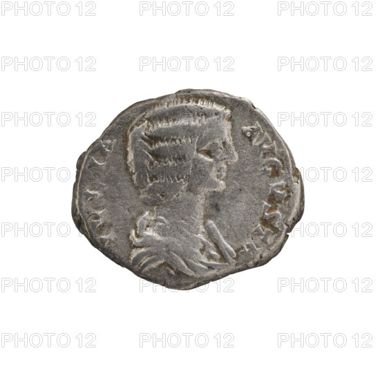 Denarius of Julia Domna (ca. 160–217), Roman Empire, 198–209. Obverse: IVLIA AVGVSTA — bust of Julia Domna facing right, pearl border. Reverse: IVNO REGINA — Juno standing left, holding a patera in her outstretched right hand and a sceptre in her left; peacock at her left, pearl border. Coin: diameter 15.0–17.5 mm, weight 2.70 g.