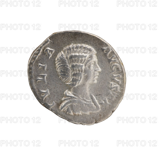 Denarius of Julia Domna (ca. 160–217; Roman Empress 193–211). Obverse: IVLIA AVGVSTA — Bust of Julia Domna facing right, pearl rim. Reverse: PIETAS PVBLICA — Pietas in a veil stands straight ahead, head turned left, both hands raised in prayer; to her left at her feet a burning altar decorated with garlands, rim pearl. Date: 198–209. Roman Empire (27 BC–476), Rome. Coin; diameter 17.0–17.5 mm; weight 3.05 g.