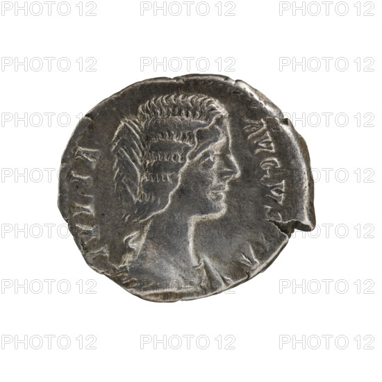 denarius, Julia Domna (ca. 160–217; Roman empress 193–211), Roman Empire, Julia Domna — iconography, Venus (mythology). Obv.: IVLIA AVGVSTA Bust of Julia Domna facing right, pearl border. Rev.: VENVS FELIX Venus standing left, holding an apple in her outstretched right hand, unwinding the folds of her robe with her left, pearl border. 198–209. Roman Empire (27 BC–476), Rome. Coin: diameter 17.0 mm, diameter 19.5 mm, weight 2.95 g.