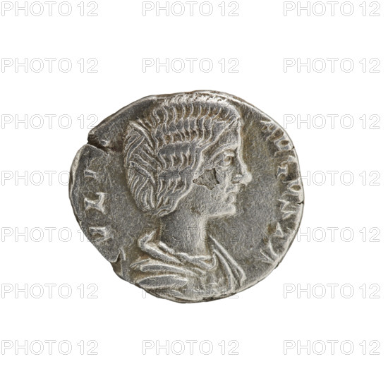 Denarius of Julia Domna (ca. 160–217), Roman empress (193–211). Obverse: VLIA AVGVSTA — bust of Julia Domna facing right, pearl border. Reverse: VS FELIX — Venus standing left, holding an apple in her right outstretched hand, unwinding the folds of her robe with her left, pearl border. Date ca. 198–209. Roman Empire. Coin; diameter 15.5–17.5 mm; weight 2.70 g.