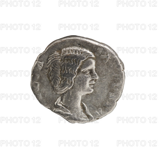 Denarius of Julia Domna (ca. 160–217), Roman empress (193–211). Obverse: IVLIA AVGVSTA — bust of Julia Domna facing right, pearl border. Reverse: VENVS FE — Venus standing left, holding an apple in her right outstretched hand, unwinding the folds of her robe with her left, pearl border. Circa 198–209, Rome, Roman Empire. Coin; diameter 15.5–16.5 mm; weight 2.70 g.