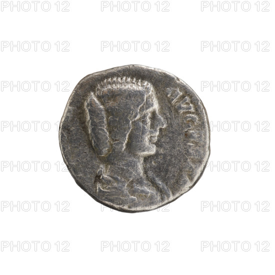 Denarius of Julia Domna (ca. 160–217; Roman empress 193–211). Obverse: AVGVSTA — bust of Julia Domna facing right, pearl border. Reverse: FELIX — Venus standing left, holding an apple in her right outstretched hand, unwinding the folds of her robe with her left. Date: 198–209. Roman Empire (27 BC–476), Rome. Coin: silver; diameter 15.5–16.0 mm; weight 2.65 g.