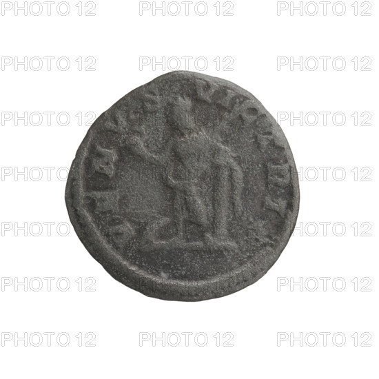 Denarius, Julia Domna (ca. 160–217; Roman empress 193–211). Obverse: IVLIA AVGVSTA — bust of Julia Domna facing right, pearl border. Reverse: VENVS VICTRIX — nude Venus standing left, holding a helmet in her right hand and a palm leaf in her left, resting her elbow on a column; shield at her feet, pearl border. Date: 198–209. Roman Empire (27 BC–476). Rome. Coin; diameter 17.5 mm, weight 2.30 g.