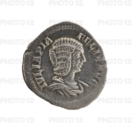 Denarius, Caracalla (188–217; Roman emperor 198–217), Julia Domna (ca. 160–217; Roman empress 193–211). Obverse: IVLIA PIA FELIX AVG — bust of Julia Domna facing right, pearl border. Reverse: DIANA LVCIFERA — Diana standing left, holding a lit torch in both hands, pearl border. Date: 211–217. Roman Empire (27 BC–476). Coin. Diameter 18.0–19.0 mm; weight 3.00 g.