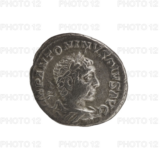 Denarius of Elagabalus (reigned 218–222). Obverse: IMP ANTONINVS PIVS AVG — bust of Elagabalus with laurel wreath and paludamentum facing right, pearl border. Reverse: VICTORIA AVGG — Victoria flying left holding a garland in both hands, one oval shield in each field, a star in the right field, pearl border. Date: 220–222. Roman Empire; Rome. Coin, diameter 18.0–18.5 mm, weight 2.02 g.