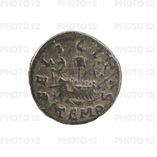 Denarius of Elagabalus (reigned 218–222). Obverse: ANTONINVS PIVS FEL AVG — bust of Elagabalus with laurel wreath and paludamentum facing right, pearl rim. Reverse: FELICIT AS; TEMP in exergue — ship with rowers and helmsman sailing left, stern decorated with an acrostolion and legionary sign, mast in front, legionary sign in the center, pearl rim. Date: 218–219. Roman Imperial coin. Diameter 16.5–18.5 mm; weight 2.50 g.