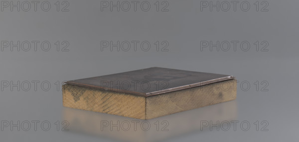 Portrait of Józef Pilsudski (Józef Pilsudski, 1867–1935) — 1924 graphic plate; height 12.8 cm, width 9.7 cm, thickness 2.1 cm; graphic matrix: height 12.7 cm, width 9.6 cm, thickness 0.2 cm.