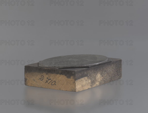 Portrait of Casimir Pulaski, Reymond M., 1916 — portrait bust in an oval; graphic plate/graphic matrix; dimensions: plate height 9.1 cm, width 6.3 cm, thickness 2.3 cm; matrix height 9 cm, width 6.3 cm, thickness 0.2 cm; subject: Kazimierz (Casimir) Pulaski (1746–1779).