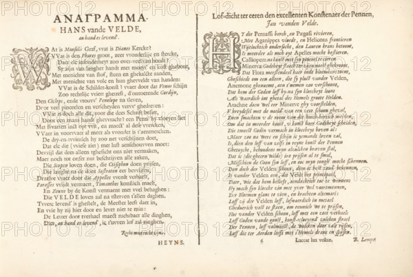 Anagramma Hans vande Velde, *Lof-dicht ter eeren den excellenten konstenaer der pennen*, *Twee Nederlandstalige drempeldichten*, *Spieghel der schrijfkonste*, albumblad, text sheet, Text sheet with two Dutch-language threshold poems in two columns. The texts begin with the decorated initials W and H. The text sheet is part of an album., writer (clerical worker): Zacharias Heyns, writer (clerical worker): Peter Heyns, writer (clerical worker): Barend Lampe, publisher: Jan van de Velde (I), Rotterdam, 1605, writer (clerical worker), paper, letterpress printing, woodcut, text in letterpress, height 210 mm x width 315 mm, initial, A two-column printed page with aged paper color and a narrow vertical rule separating the columns; the left column features a large ornate initial letter made of decorative flourishes and a bold title set in larger type near the top, followed by dense lines of smaller printed text arranged in justified paragraphs; the right column mirrors the layout with its own ...