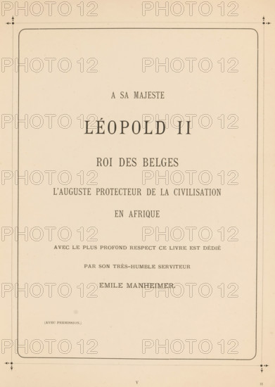Du Cap au Zambèze : notes de voyage dans l'Afrique du Sud, book, writer (clerical worker): Émile Manheimer, printer (person): Weber & Kölblin, Baden-Baden, 1884, Émile Manheimer, Weber & Kölblin, writer (clerical worker), printer (person), Baden-Württemberg, pasteboard, paper, textile materials, albumen print, letterpress printing, cloud marbling, loop marbling, height 310 mm x width 245 mm x thickness 35 mm, A vertically oriented aged paper page with a thin double-line rounded rectangular border and small decorative corner marks, showing centered lines of printed uppercase text in a serif font arranged from near the top toward the middle and lower portions of the page, with the largest text near the upper middle and smaller lines spaced below it, the background a pale tan with scattered small darker speckles and slight creases, and additional faint printed elements near the bottom edge.