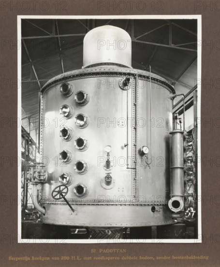 Sf. Pagottan Serpentine cooking pot of 300 HL with red copper double bottom, without wooden lining, album page, photograph, Album page with a photo of a kettle. Produced by Machinefabriek Braat and intended for the Pagottan Sugar Factory, 1922. Part of the photo album Machinefabriek Braat Soerabaia-Djocja-Tegal, ca. 1916-1924., Surabaya, 1922, photographer, Java, East Java, paper, pasteboard, gelatin silver print, height 198 mm x width 159 mm, height 240 mm x width 290 mm, Person, NV Machinefabriek Braat, Pagottan Sugar Factory, colonial system, factory-interior, machine shop, machines, parts of machines, tools and appliances, economic history, overseas history, sugar industry, company history, Period, 1916 - 1924, A large cylindrical metal tank with a domed top sits vertically, its surface showing riveted seams and round porthole-like openings arranged in a grid on the curved face; round gauges with needle indicators are mounted on the front alongside valves, pipes, and flanged connec...