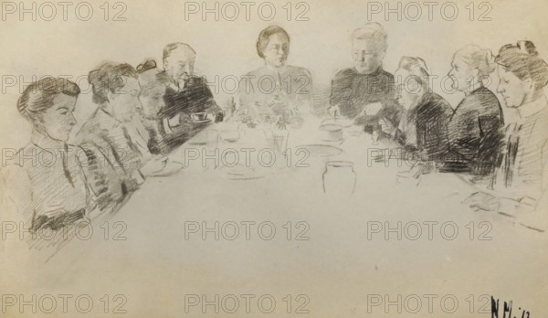 Photo reproduction of a drawing of a dinner, photograph, reproduction, annotation: 'T annie, ..., 't Veld-huys, August 1912', photographer: circle of Cornelia Hendrika Jonker, after drawing by anonymous, 1912, Cornelia Hendrika Jonker, photographer, after drawing by, paper, pasteboard, gelatin silver print, developed gelatin silver print, height 155 mm x width 239 mm, historical persons, anonymous historical persons portrayed in a group, in a group-portrait, A pencil sketch of a long table with people seated around it, showing faces and upper bodies in profile and three-quarter views, mostly women with varied hairstyles and clothing; some hold cups or utensils while plates, glasses, a vase with flowers, and other tableware are lightly drawn on the table; shading and crosshatching define clothing folds, facial features, and shadows against a plain background.