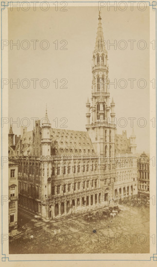 Town Hall of Brussels, Bruxelles. Hôtel de Ville, photograph, page, Brussels, c. 1875 - c. 1880, photographer, paper, albumen print, albumendruk, height 172 mm x width 98 mm, townhall, A sepia-toned photograph of a large ornate stone building with a tall, slender spire rising from one corner, the façade featuring rows of arched windows, decorative columns, and carved detailing; the roof has a steep pitch with dormer windows and small turrets, and a covered arcade runs along the ground level with several archways; in front of the building a cobbled open area shows scattered horse-drawn carriages and small groups of people, and neighboring multi-story buildings are visible at the image edges.