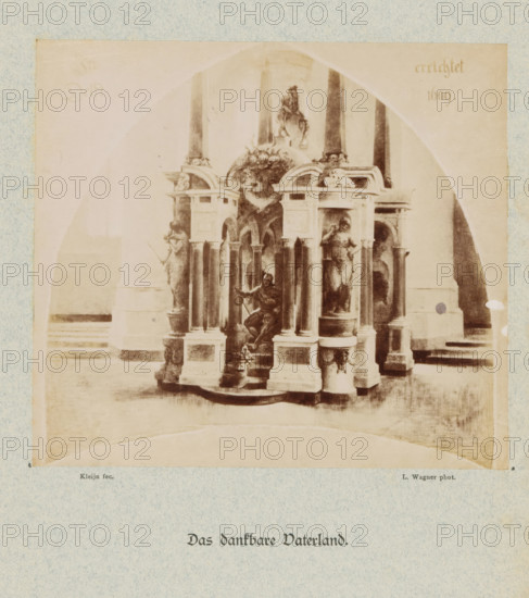 Das dankbare Vaterland, Photographic reproduction of Het dankbare Vaderland by Laurens Lodewijk Kleijn, photograph, reproduction, This photo is part of a cover with eight photos on eight sheets and two text sheets., photographer: L. Wagner, after painting by Laurens Lodewijk Kleijn, c. 1879 - in or before c. 1884, paper, albumen print, height 146 mm x width 164 mm, Person, Willem I (Prince of Orange), grave, tomb, Delft, Nieuwe Kerk (Delft), A faded monochrome photograph shows an ornate stone monument with columns and sculpted figures under a large archway, flanked by tall vertical pillars and set on a stepped base; the monument includes seated and standing statues, decorative reliefs and rounded pedestals, and a central kneeling figure holding an object, all rendered in soft sepia tones against a lighter background.