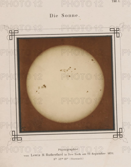View of the sun, Die Sonne, photograph, page, number: 'Taf. I.', inscription: 'Photographirt von Lewis M. Rutherfurd in New York- am 22. September 1870, 9h 52m 10s (Sternzeit)', photographer: Lewis Morris Rutherfurd, New York (city), printer (person): Friedrich Hundt, Münster (North Rhine-Westphalia), publisher: Georg Westermann, London, 1870-09-22 - 1872, printer (person), North Rhine-Westphalia, North America, paper, albumen print, height 92 mm x width 92 mm, Photo opposite title page., sun as celestial body, A faded rectangular image framed by a decorative border shows a large pale circular disk against a darker background, with several irregular darker spots and clusters on the disk surface and subtle shading toward its edge; the surrounding paper has an off-white tone with small speckles and ornamental corner designs.