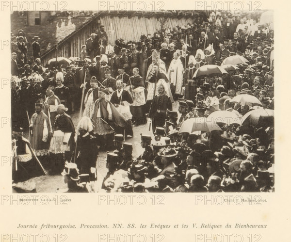 Procession in Fribourg, probably in commemoration of the anniversary of the death of Petrus Canisius in 1597, Journée fribourgeoise. Procession. NN. SS. les Evêques et les V. Reliques du Bienheureux, page, photomechanical print, maker: Prosper Macherel, Fribourg, maker: SADAG, Genève, 1897, paper, collotype, light print, height 113 mm x width 162 mm, public festivities, procession, Christian religion, A sepia photograph showing a crowded outdoor procession with many formally dressed figures and onlookers; in the center a group of clergy in ornate robes and headwear walk together, some holding staffs and one wearing a tall mitre, flanked by uniformed men and attendants; surrounding them are dense crowds of people wearing hats and holding umbrellas, filling the foreground and sides, while a sloped wooden structure and more uniformed figures appear in the background.