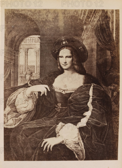 Photo reproduction of a print after a portrait of Joanna of Aragon by Raphael, photograph, reproduction, page, after print by anonymous, after painting by Raphael, c. 1850 - in or before 1860, photographer, after print by, paper, albumen print, height 135 mm x width 97 mm, ruler, sovereign - BB - female ruler, A seated woman wearing a wide-brimmed hat with decorative elements and a pendant necklace looks straight ahead with a faint smile; she has long hair and a dress with a low neckline trimmed with lace and fur at the shoulders, voluminous sleeves with visible folds and ribbons, and a draped, textured skirt. Her right arm rests on the arm of a chair, hand relaxed with fingers slightly curled, while her left hand lies on her lap. Behind her, an arched architectural opening reveals columns and a balcony area, and heavy draperies hang to the right with visible folds and tassels. The image is monochromatic with fine crosshatch shading throughout and a plain border around the scene.