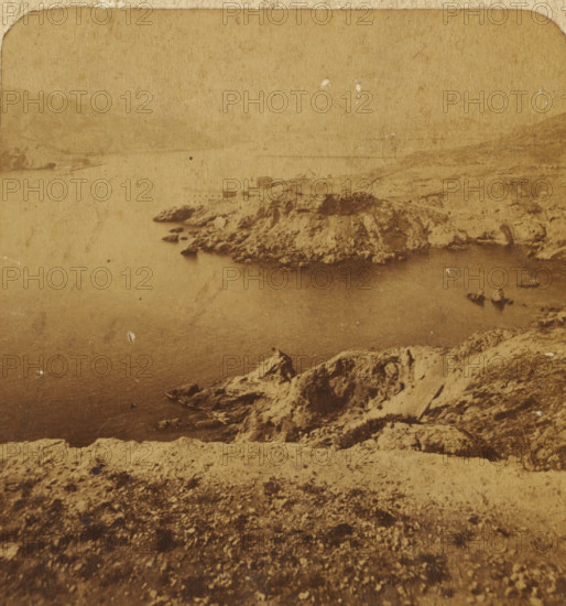 Cartagena. Entrance to the port, prise de Trinca Botijas, View of the entrance to the port of Cartagena, Spain, Views and landscapes in Europe, Africa and Asia, Geographical Sculpture Gallery, collected by MJ Broekhuijsen, Head of a school in Amsterdam, stereograph, Bottom left of photo numbered: 2814., annotation: 'Cartagena, great naval port, one of the best ports of the Mediterranean., The city lies entirely in the background, a good half hour away from us. At the entrance to the port, on the left on a 300 M. high hill, the Château de Galeras, on the right flat, by the sea, the Fort St. Anna, both for the protection of the port., Two breakwaters, one near the Château de Galeras, one to the right on the other side and, further away from us. The entire harbor is 600 hectares in size (= as large as . . . . .)', Cartagena (Spain), publisher: Merkelbach & Co., Amsterdam, compiler (person in literature): Martien Johan Broekhuijsen, c. 1905, photographer, compiler (person in literature), p...
