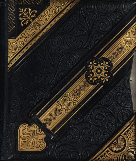 Photo album (empty), photograph album, slip-in album, Photo album with 32 pages with either a passe-partout framed with gold lines for a cabinet photo, or 1 or 2 passe-partouts framed with gold lines for cartes-de-visite. Some pages are decorated with flowers in cliché. In total, the album has space for 18 cabinet photos and 24 cartes-de-visite., collector's mark: 'DIENST, VERSPREIDE, RIJKSKOLLEKTIES, A 838', 1860 - 1900, pasteboard, biological material, inorganic material, paper, leather, metal, printing block, color on edge, gold print, cardboard slip-in album, covered with dark blue leather with embossed decorations on front, back cover and spine, on the front cover partly printed in gold, decorative border printed in gold along the inside of the boards, four metal knobs on back cover, metal clasp, endpapers of iridescent paper, cardboard pages with gold on edge, some decorated with flowers in cliché, height 235 mm x width 206 mm x thickness 58 mm x width 397 mm, A close view of a d...