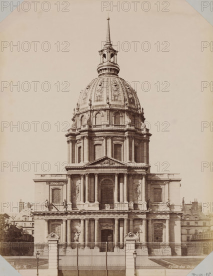 View of the Cathédrale de Saint-Louis-des-Invalides, album page, photograph, This photo is part of an album., inscription: '433, Paris. Ed. H., Eglise des Invalides', retailer's mark: 'E. Hautecoeur, Estampes Photographies, 35 Avenue de l'Opéra, 35, Paris', photographer: Edouard Hautecoer (possibly), Paris, 1890 - 1898, paper, albumen print, albumendruk, height 258 mm x width 355 mm, church (exterior), Cathédrale de Saint-Louis-des-Invalides, The image shows the upper portion of a large classical stone building with a prominent dome topped by a tall spire and small cross, ornate sculptural reliefs on the dome surface, a circular colonnaded drum beneath the dome, and a balustraded cornice. Below the dome is a façade with tall columns framing arched windows and a central entrance, flanked by sculpted figures on pedestals and decorative panels. A wrought iron fence with stone gateposts and lamp posts runs across the foreground, and portions of neighboring buildings and rooftops are visibl...