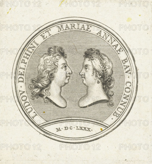 Coin with busts of Louis of France and Maria Anna of Bavaria, print, Reverse of a coin with profile busts of Louis of France (le Grand Dauphin) and Maria Anna of Bavaria, facing each other. The coin is dated 1680: the year of their marriage., printmaker: Gerard Edelinck, Paris, 1702, paper, engraving, height 56 mm x width 58 mm, Person, Dauphin of France Louis, Maria Anna Victoria of Bavaria, An engraved circular medallion with a pair of facing busts in profile, each with detailed curly hair and textured skin, set against a background of fine horizontal lines and surrounded by concentric decorative bands.