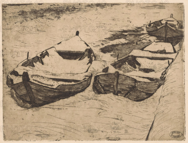 Three snow-covered rowboats by a bank, print, The boats lie in the ice., workshop stamp: 'ATELIER P. DUPONT', printmaker: Pieter Dupont, Amsterdam, 1893 - 1894, paper, zinc etching, intaglio printmaking technique, height 153 mm x width 202 mm, rowing-boat, canoe, snow, ice, state of water, A sepia-toned etching shows several wooden rowboats resting on a shore, their hulls and ribs rendered with dark crosshatched lines and worn textures, some boats tilted or partially filled with snowlike shading; a larger boat sits farther back near the waterline while smaller boats occupy the foreground, mooring posts and a short chain appear along the right edge, and the shoreline is indicated by gently curving parallel strokes and sparse tufts of grass under a sky sketched with horizontal and cloud-like marks.