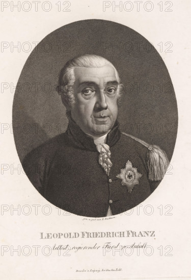 Portrait of Leopold III Friedrich Franz von Anhalt-Dessau, print, printmaker: Ludwig Buchhorn, Dessau, publisher: Gustav Zehl, Dresden, Leipzig, 1802, Saxony-Anhalt, Saxony, paper, stippelwerk, height 280 mm x width 217 mm, Person, Leopold III Frederik Frans van Anhalt-Dessau, historical persons, (military) uniforms, knighthood order (with NAME) - insignia of a knighthood order, eg: badge, chain (with NAME of order), A monochrome oval portrait of an older man shown from the chest up against a dark textured oval background, with a pale surrounding border; he has neatly combed light hair with curls at the sides and a smooth forehead, arched eyebrows, wide eyes looking slightly to one side, a prominent nose, and a closed mouth with a subtle expression; he wears a dark formal coat with a high collar, a ruffled neckcloth at the throat, a decorative star-shaped badge on the chest, and a shoulder epaulette with hanging tassels.