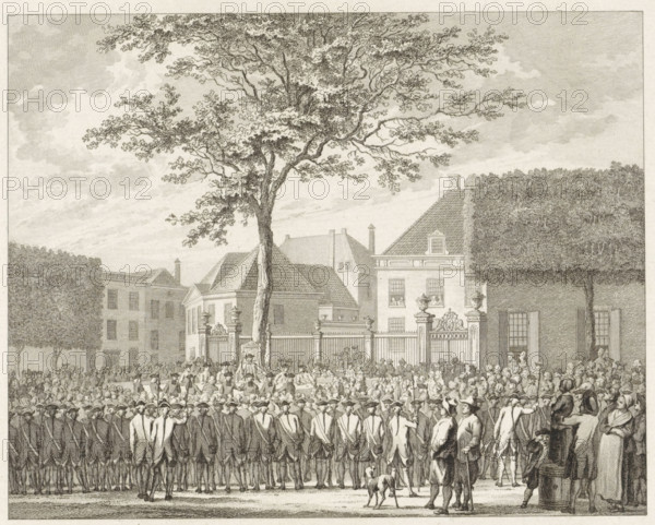Feudal Court in Zutphen, 1764, print, Meeting of the feudal court in the open air under the oak, October 17, 1764. In the middle of the 's Gravenhof in Zutphen, members of the court for feudal matters are seated at a table. Citizens and members of the militia have gathered around the table, which is shielded by a fence, to observe this meeting., printmaker: Reinier Vinkeles (I), Amsterdam, 1777, Reinier Vinkeles (I), printmaker, paper, etching, engraving, height 227 mm x width 278 mm, Used as illustration in: Beknopte historie van 't vaderland, Petrus Conradi, Amsterdam 1776, 4 volumes., law and jurisprudence, Zutphen (city), Period, 1764-10-17, A detailed monochrome etching shows a large crowd of people gathered in front of a gated estate with classical buildings and tall trees. In the foreground a formation of uniformed men stand in rows with their backs mostly to the viewer while other figures cluster to the right, some facing forward and others in small groups conversing. A dog sta...