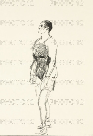 Wrestler, print, printmaker: Isaac Israels, 1875 - 1934, paper, lithography, height 654 mm x width 503 mm, wrestling (sport) (sportsman, player, etc.), A charcoal sketch of a person standing in profile facing left, wearing a dark sleeveless outfit with shading on the torso, short dark hair, visible facial features rendered with strong lines, arms relaxed at the sides, one hand holding an object near the hip, long legs drawn with light strokes, and feet shown with loosely sketched footwear, all on a pale background.