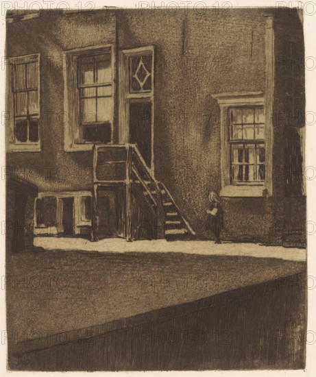 Side entrance with wooden stairs of Krom Boomssloot 69 in Amsterdam, print, The side entrance of Krom Boomssloot 69 was located on Korte Dijkstraat. A child stands in front of the stairs., watermark, printmaker: Willem Witsen, Amsterdam, c. 1906, paper, etching, aquatint, intaglio printmaking technique, height 180 mm x width 149 mm, urban housing, window, toddler, Krom Boomssloot, A monochrome etching of a building facade with textured walls, several multi-paned windows with visible frames and curtains, a wooden exterior staircase leading to an elevated doorway, a small figure standing near the base of the stairs holding something close to their chest, and shadowed ground surfaces in the foreground.