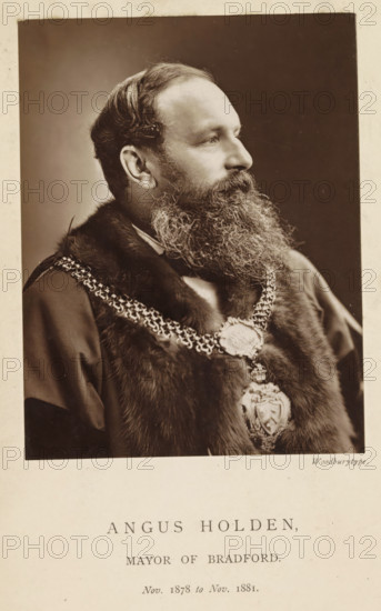 Angus Holden, mayor of Bradford, Portrait of Angus Holden, page, photomechanical print, inscription: 'Nov. 1878 to Nov. 1881.', photographer: Albert Sachs, Bradford (England), cliché maker: anonymous, in or after 1878-11 - in or before 1881-11, paper, Woodburytype, height 117 mm x width 90 mm, Print on frontispiece., Person, historical persons (portraits and scenes from the life) ((full) bust portrait), A sepia portrait of a man shown in profile from the shoulders up, facing to the right, with a full beard and short hair combed back; he wears a dark fur-trimmed robe and a heavy ornamental chain with a large medallion resting on his chest.