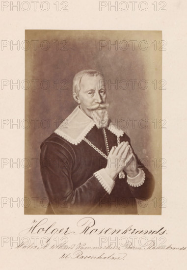 Photo reproduction of a painting, depicting a portrait of Holger Rosenkrantz, Holger Rosenkrands, photograph, reproduction, page, inscription: 'Maleriet tillhører Kammerherre, Baron Rosenkrands till Rosenholm.', photographer: Julius Wulff, after painting by Karel van Mander (I), c. 1858 - in or before 1862, paper, albumen print, albumendruk, height 165 mm x width 124 mm, Person, Holger Rosenkrantz, disputing theologians, A sepia-toned portrait of a man shown from the waist up, wearing a dark formal garment with a wide white lace-trimmed collar and matching lace cuffs, a medallion chain across his chest, and a beaded chain; he has short hair, a mustache and a beard, and his hands are held together in front of him in a gesture with fingers interlaced; the background is a softly shaded darker rectangle framed by a lighter margin.