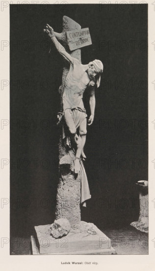 Statue depicting a plague victim on a tree, Ludvik Wurzel, page, photomechanical print, Prague, cliché maker: Carl Bellmann, c. 1891 - in or before 1895, photographer, paper, autotypie, height 251 mm x width 140 mm, sculpture, trees, plague, A monochrome photograph shows a sculpted male figure suspended on a rough vertical post, his torso exposed and draped with a cloth around the waist, one arm raised and bound while the other hangs downward, his head tilting to the side with a cloth wrapped around it; a rectangular sign is attached near the top of the post, and the post rests on a rectangular base where a sculpted head and a coil of rope lie, with a dark plain background behind the scene.