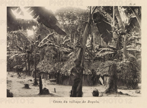 Cases du village de Bogolo, Houses in Bogolo, page, photomechanical print, number: 'Pl. 58.', photographer: Franz Thonner, Congo (country), cliché maker: Stengel & Markert, Dresden, 1896, Saxony, paper, collotype, photoprint, height 108 mm x width 163 mm, housing, façade (of house or building), A black and white photograph showing a row of thatched huts with palm and banana leaves forming roofs and surrounding foliage, large broad leaves and tall trunks rising above the huts, a narrow dirt pathway in front of the huts scattered with rounded objects and stumps, and a standing figure partially obscured by shadow positioned near the foreground among the vegetation and huts.
