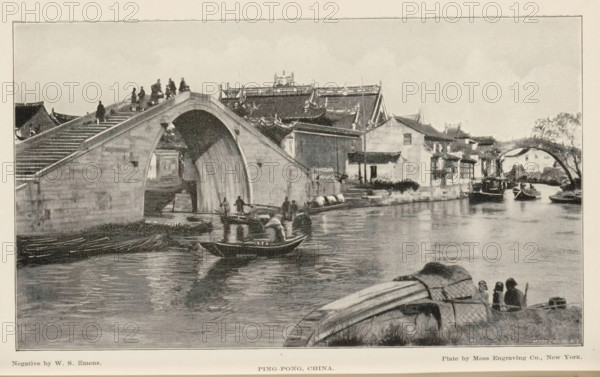Ping-pong, China, page, photomechanical print, photographer: WS Emens, Shanghai, cliché maker: Moss Engraving Co., New York, c. 1888 - in or before 1893, North America, paper, autotypie, height 109 mm x width 186 mm, canals, waters (in city), bridge, A riverside scene showing a large stone arch bridge with steep steps and several people standing and walking on it, a smaller arched bridge visible in the distance, boats of different sizes on the water with people rowing or sitting in them, buildings with tiled roofs and decorative rooflines along the riverbank, reflections of the bridge and boats on the water surface, bundled materials and cargo near the water’s edge, and a foreground view of rounded covered boats and a few seated figures at the riverbank.