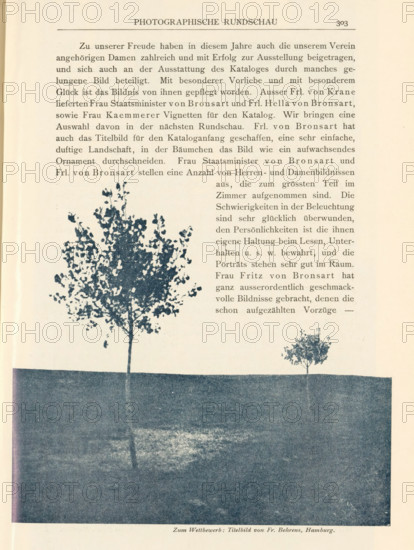Zum Wettbewerb, View of two trees in a field, page, photomechanical print, inscription: 'Titelbild von Fr. Behrens, Hamburg.', photographer: Esther Behrens, cliché maker: anonymous, c. 1893 - in or before 1898, paper, autotypie, height 135 mm x width 149 mm, trees, A printed page showing a title centered at the top and a block of justified paragraph text beneath it on the upper half, with two photographic silhouettes of trees below the text; the larger tree is on the left with a tall thin trunk and a leafy canopy, the smaller tree is on the right with a shorter trunk and a compact canopy, and a dark rectangular photographic area occupies the lower half of the page beneath the trees.