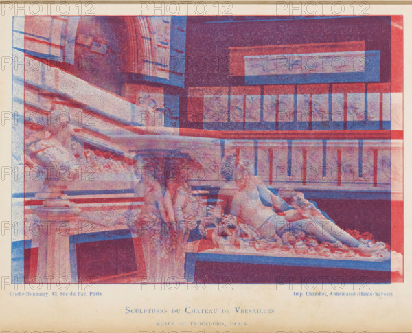 Sculptures du Château de Versailles - Musée du trocadéro, Paris, Sculptures of the Castle of Versailles, page, photomechanical print, anaglyph, workshop stamp: 'No 7887, post, tenebras, spero, lucem', cliché maker: Bonnamy, maker: Comptoir Suisse de Photographie, c. 1889 - in or before 1894, paper, two-color autotype, Two-color autotype in blue and red., height 120 mm x width 176 mm, sculpture, A halftone image in red and blue tones showing a classical sculpture scene inside an interior with framed panels on the wall, columns and architectural details; reclining and seated sculpted figures on a plinth with draped forms and carved decorative elements; overlapping printed registration misalignment creating doubled outlines and grainy dot texture across the image; a wide border of off-white paper surrounding the printed picture.