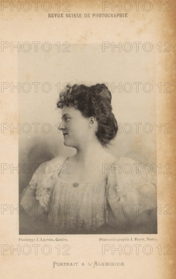 Portrait of an unknown woman, Portrait a l'Aluminium, page, photomechanical print, maker: J. Lacroix, maker: Jules Royer, c. 1892 - in or before 1897, J. Lacroix, Jules Royer, paper, collotype, photoprint, height 129 mm x width 94 mm, historical persons not known by name - BB - woman, A sepia-toned portrait of a woman shown in profile facing left, with curly hair swept up and a smooth neck; she wears a light, ornate dress with puffed, lacy sleeves and a small decorative brooch at the neckline, and the photograph is set within a faded, aged paper border with darker edges.