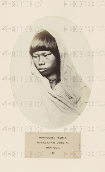 Portrait of an unknown woman from the Meitei community of Manipur, photograph, page, inscription: 'MUNIPOOREE FEMALE., HIMALAYAN ORIGIN., MUNIPOOR.', number: '(40)', photographer: Benjamin Simpson (possibly), Manipur, c. 1858 - in or before 1868, paper, albumen print, height 175 mm x width 129 mm, human races, peoples, nationalities, A sepia-toned oval portrait shows a person with straight, dark hair cut in a blunt fringe, wearing a light-colored draped cloth over the head and shoulders. The face is turned slightly to the side with a neutral expression and the gaze directed away from the camera. A simple necklace with a small pendant is visible at the neck above a patterned garment partially covered by the draped cloth. The oval portrait is set against a plain, light background and mounted on a pale rectangular backing.
