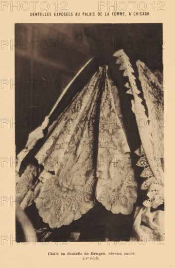 Lace scarf, Châle en dentelle de Bruges, réseau carré, Dentelles exposées au Palais de la Femme, a Chicago, page, photomechanical print, inscription: 'XIXe siècle.', Chicago, c. 1888 - in or before 1893, North America, Illinois, paper, collotype, photoprint, height 164 mm x width 111 mm, lace, accessories (, clothing), A sepia-toned photograph showing draped patterned fabric with scalloped edges and intricate lacework, including a central panel with floral and paisley-like motifs and adjacent strips of openwork lace with triangular scallops, all arranged in overlapping folds against a dark background.