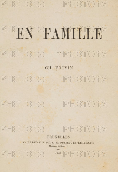 En famille, book, annotation: 'ex_W. Neite, 1993', writer (clerical worker): Charles Potvin, publisher: Parent et Fils, Brussels, c. 1862, writer (clerical worker), pasteboard, biological material, paper, leather, printing, albumen print, decorated paper, height 270 mm x width 190 mm x thickness 31 mm, A slightly yellowed page with small brownish spots and faint creases, featuring large dark serif lettering centered near the top, smaller centered dark text below it, a short horizontal rule in the upper third, and another short horizontal rule near the middle, with a cluster of darker printed lines and small marks toward the lower third.