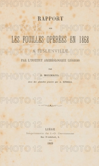 Rapport sur les fouilles opérées en 1868 à Juslenville par l'Institut archéologique Liégeois, book, annotation: 'APR, 1998', writer (clerical worker): Stanislas Bormans, printer (person): J.-G. Carmanne, Liege, c. 1869, Stanislas Bormans, J.-G. Carmanne, writer (clerical worker), printer (person), Liège, pasteboard, paper, printing, albumen print, lithography, height 240 mm x width 155 mm x thickness 12 mm, A vertically oriented aged paper page with brownish foxing spots and faded printing, featuring a large centered title in bold serif type near the top, smaller lines of printed text in various serif styles arranged down the page, a small decorative flourish in the middle, and more printed lines toward the lower third, all on a mottled cream background.