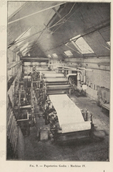 View of a paper production machine at the Godin paper mill in Huy, page, photomechanical print, monogram: 'AN', inscription: 'Fig. 9. - Papeteries Godin: Machine IV.', photographer: unknown, Huy, cliché maker: Jean Malvaux, c. 1901 - in or before 1906, Hoei, paper, autotypie, height 171 mm x width 110 mm, workshop interior, machine driven by electricity, A high-ceilinged industrial room with rows of large cylindrical rollers and machinery aligned along the floor, a wide sheet of material fed across the rollers, overhead skylights set into a sloped roof with visible supports and rigging, exposed pipes and ducts running along the walls, a concrete or worn floor, ladders and platforms adjacent to the machinery, and a few mechanical components and cabinets positioned against the side walls.