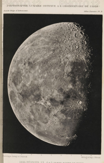 Photographie lunaire obtenue a l'observatoire de Paris, View of the moon, page, photomechanical print, inscription: 'Société Belge d'Astronomie Atlas Lunaire Pl. B.', inscription: '1896. Février 23. _ 6.H. 5M. Temps Moyen de Paris', maker: Loewy et Puiseux, maker: Maurice Loewy, maker: Pierre Henri Puiseux, maker: J. Heuse, 1896-02-23 - in or before 1898, paper, photoaquatint, height 193 mm x width 131 mm, moon as celestial body, A black and white photographic image of a crescent moon filling most of the frame, showing detailed lunar surface textures and many craters of various sizes with shadowed rims and raised ejecta, a curved terminator creating contrast between illuminated and dark areas, a dark background surrounding the moon, and a narrow light border around the image edges.