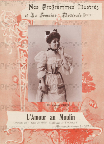 Nos illustrés et la semaine théâtrale, magazine, printer (person): Edgard Lyon-Claesen, Brussels, c. 1900, printer (person), paper, printing, collotype, height 244 mm x width 159 mm x thickness 1 mm, A tinted poster with decorative floral swirls framing a central rectangular photograph of a woman in a historical costume; she stands facing slightly to the side, wearing a light-colored dress with puffed sleeves, ruffled bodice, apron, and a dark ribbon tied around her neck with a small cross-like ornament, her hair styled up with a bow, and her right hand raised near her face while her left hand rests by her side; the poster background is a faded pink with ornamental patterns and large floral motifs, and there are blocks of pale panels at the top and lower portions containing typographic elements.