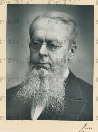 The right honorable Viscount Cross, GCB, photograph, page, inscription: '246 Regent St London, W.', annotation, photographer: Fradelle & Young, London, c. 1893 - c. 1903, paper, carbon print, height 227 mm x width 170 mm, Person, Richard Assheton Cross, historical persons (portraits and scenes from the life) ((full) bust portrait), A close black-and-white portrait of an older man shown from the chest up, featuring a long, full beard with wiry texture, a high forehead with neatly combed hair, small round eyeglasses perched on the nose, and a composed facial expression with relaxed lips. He is wearing a dark jacket with visible lapel and a light-colored shirt beneath. The background is plain and softly shaded, and the image has a light border around it.
