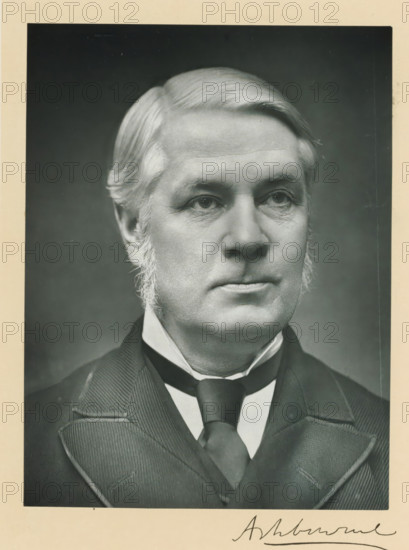 The right honorable lord Ashbourne, photograph, page, inscription: '17, Baker St, London, W.', annotation, photographer: Russell & Sons, c. 1893 - c. 1903, paper, carbon print, height 228 mm x width 171 mm, Person, Lord Edward Gibson, historical persons (portraits and scenes from the life) ((full) bust portrait), A black and white portrait of a middle-aged man shown from the shoulders up wearing a dark suit jacket with wide lapels, a high-collared shirt, and a dark tie; he has neatly combed light hair with sideburns, a smooth forehead, and a neutral facial expression with visible wrinkles around the eyes and mouth, set against a plain dark background and bordered by a light-colored mat.