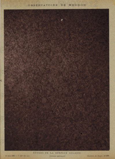 Study of the solar surface, Observatoire de Meudon - études de la surface solaire (régioncentrale), photograph, page, inscription: '10 June 1887- 7h 35m 55s, (Régioncentrale), Diamètre du disc: 0m888', inscription: 'Pl. III', 1887-06-10, photographer, paper, carbon print, height 230 mm x width 170 mm, physical aspects of the sun, Zon, A large rectangular image with a mottled dark brown surface filling the central area, bordered by a narrow beige frame; the brown surface shows textured patterns resembling swirling, cloud-like formations with small lighter and darker specks and a few tiny blemishes; the beige border appears slightly aged with subtle discoloration and faint mottling along its edges.